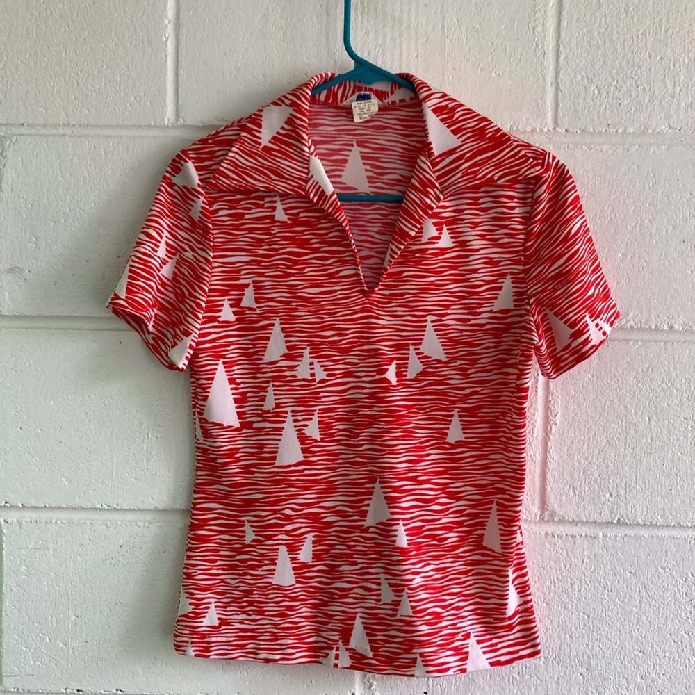 Casual short-sleeved top in orange and white pattern with sailboats.